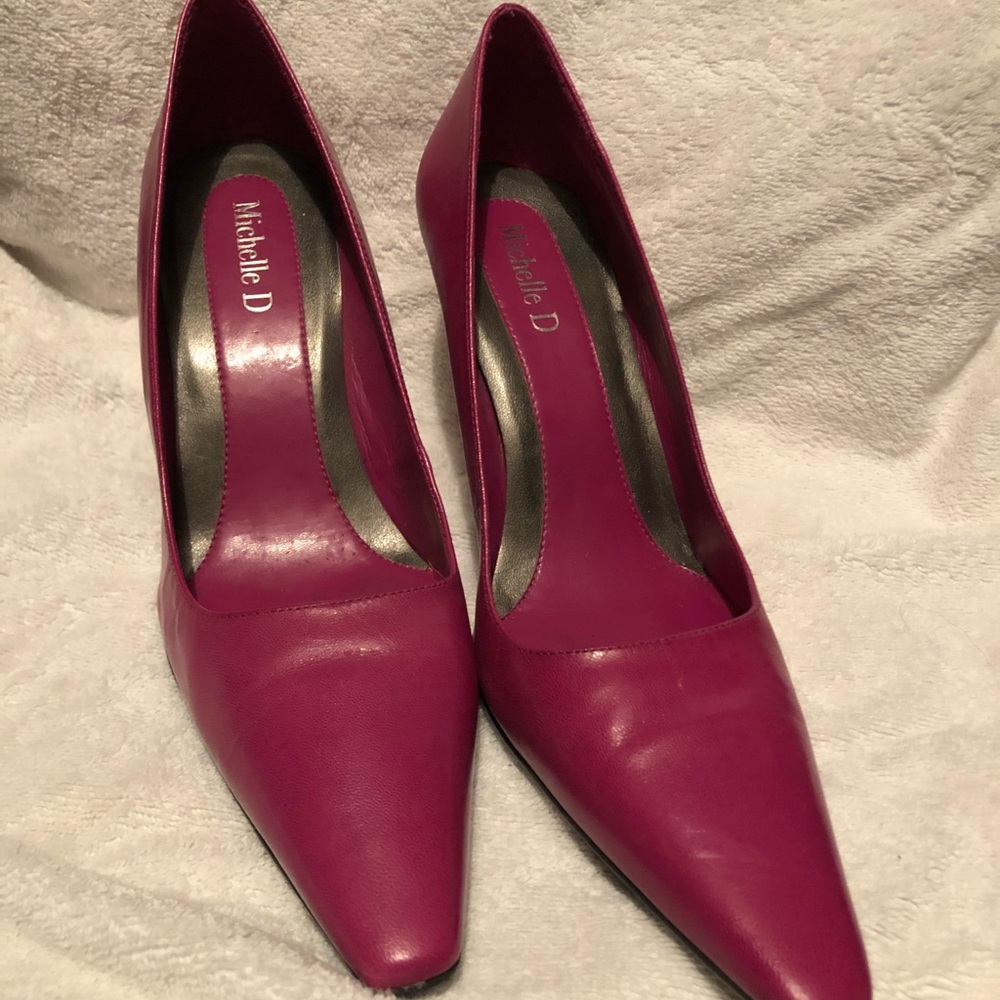 Fuchsia Michelle D heels Size 8 narrow